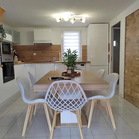 Le Petit Chateau De Sable Semesterbostad